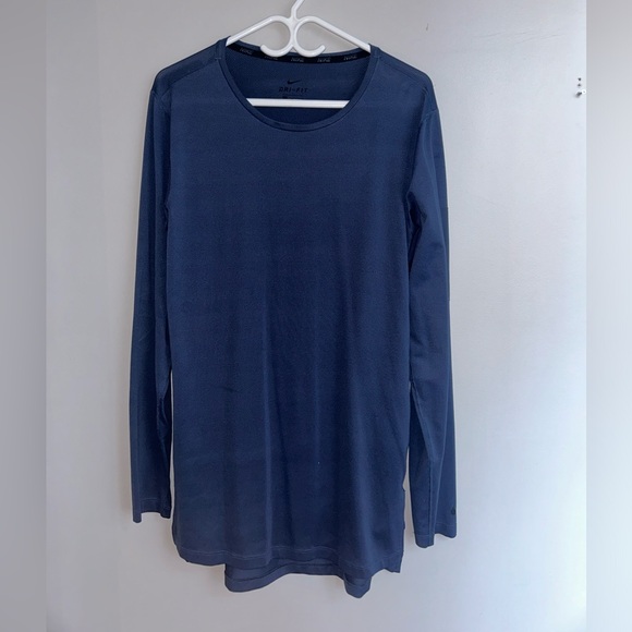 Nike training shirt - Picture 2 of 4